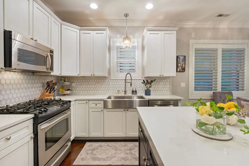 3238 North Kenmore Avenue Chicago IL 60657