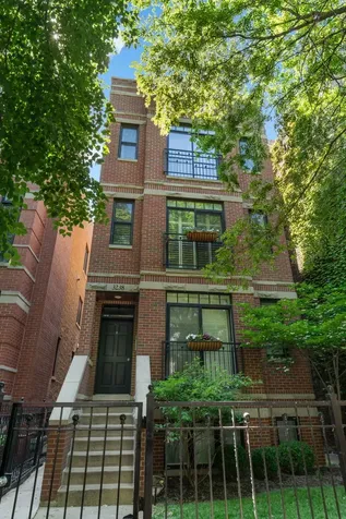 3238 North Kenmore Avenue Chicago IL 60657