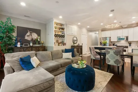 3238 North Kenmore Avenue Chicago IL 60657