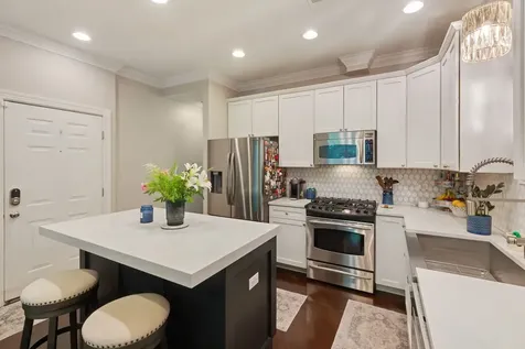 3238 North Kenmore Avenue Chicago IL 60657