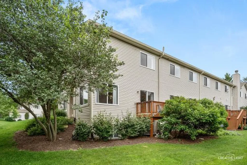 324 Abington Woods Drive Aurora IL 60502