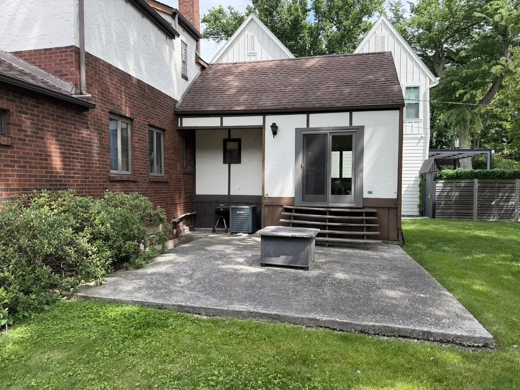165 South Fairview Avenue Elmhurst IL 60126