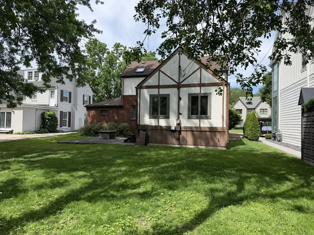 165 South Fairview Avenue Elmhurst IL 60126
