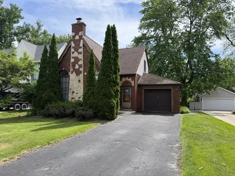 165 South Fairview Avenue Elmhurst IL 60126