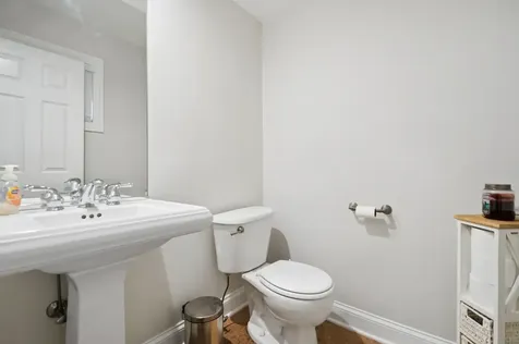 1350 West Byron Street Chicago IL 60613