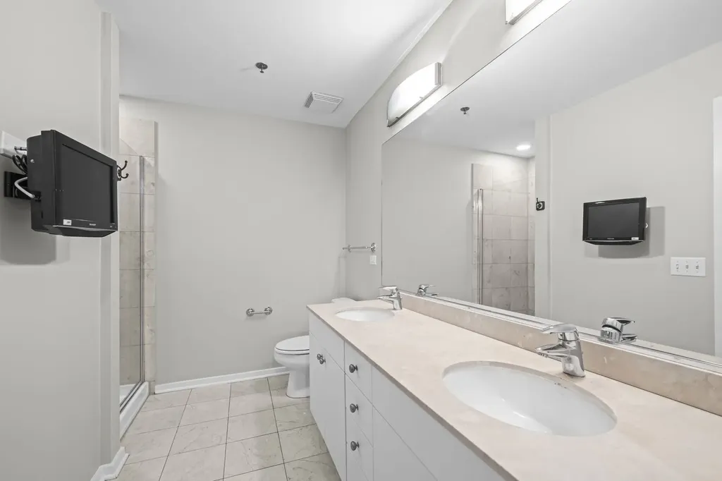 123 South Green Street Chicago IL 60607