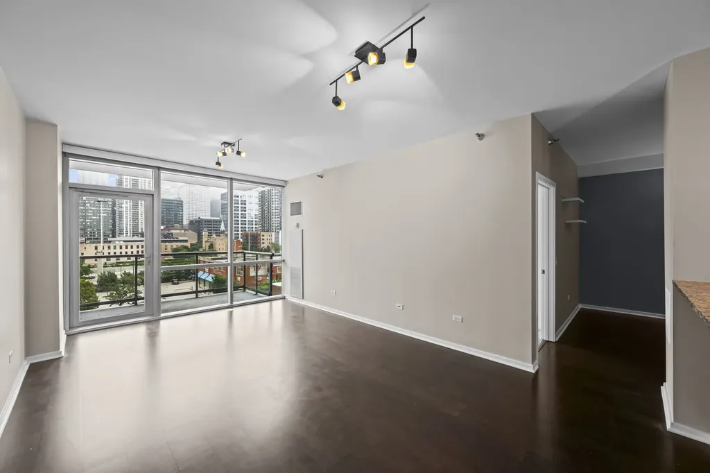 123 South Green Street Chicago IL 60607