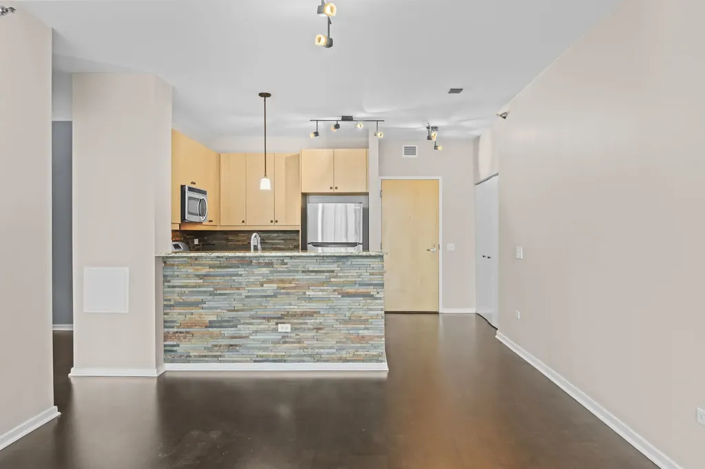 123 South Green Street Chicago IL 60607