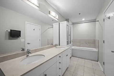 123 South Green Street Chicago IL 60607
