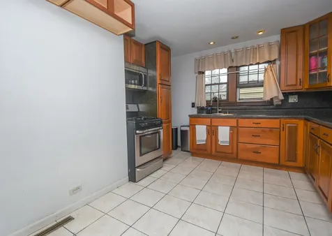 613 North Frolic Avenue Waukegan IL 60085