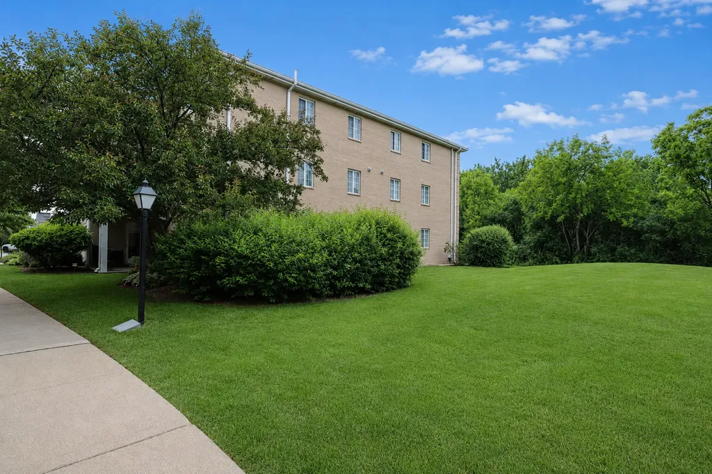 466 South President Street Carol Stream IL 60188