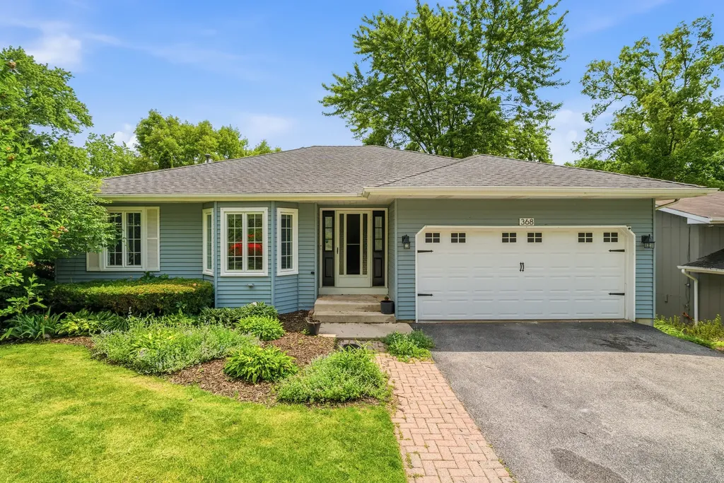 368 Hiawatha Drive Lake In The Hills IL 60156