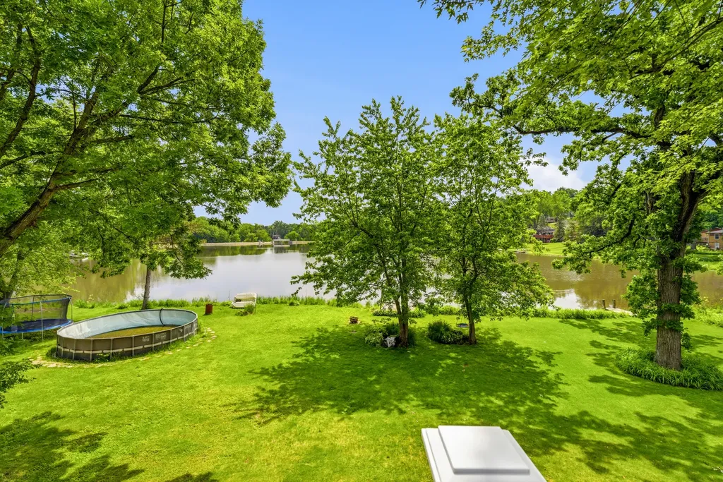 368 Hiawatha Drive Lake In The Hills IL 60156