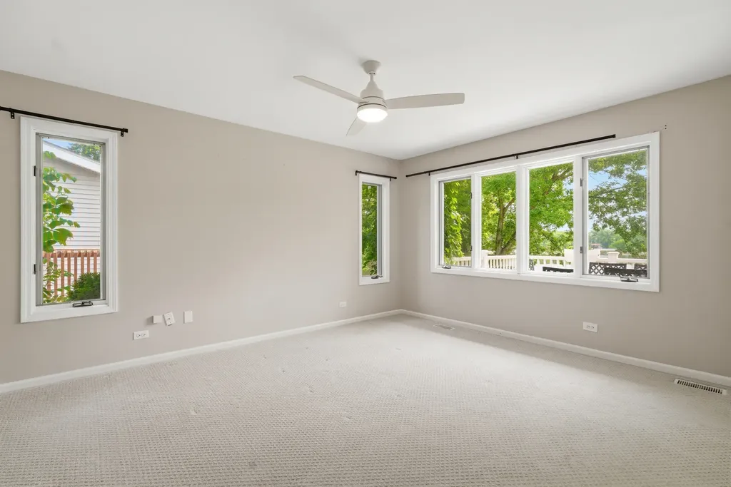 368 Hiawatha Drive Lake In The Hills IL 60156