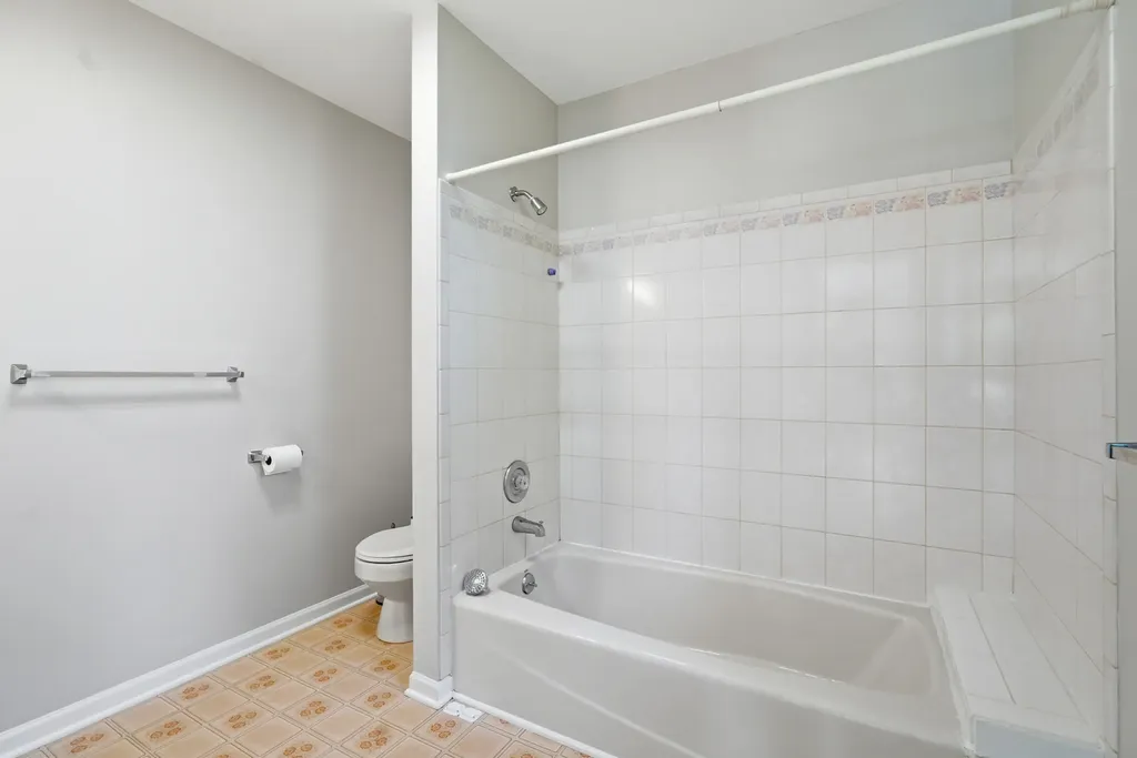 368 Hiawatha Drive Lake In The Hills IL 60156