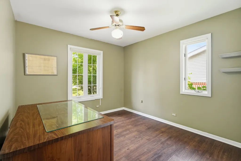 368 Hiawatha Drive Lake In The Hills IL 60156