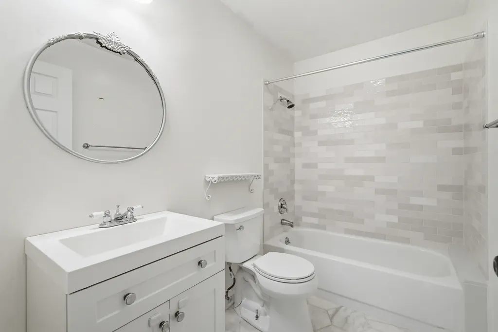368 Hiawatha Drive Lake In The Hills IL 60156