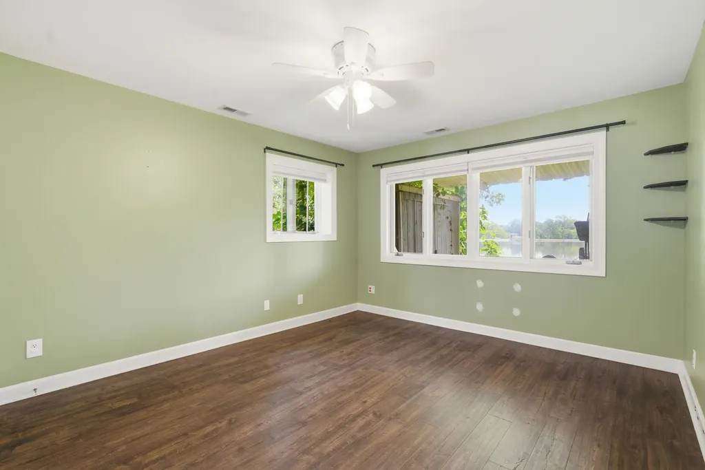 368 Hiawatha Drive Lake In The Hills IL 60156