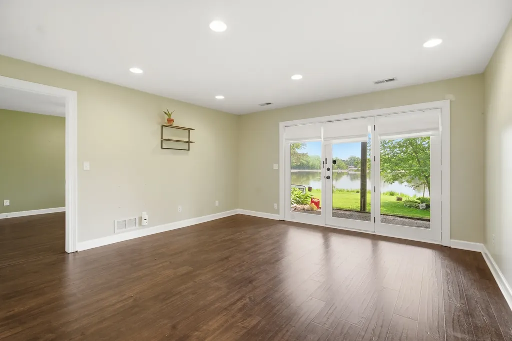 368 Hiawatha Drive Lake In The Hills IL 60156