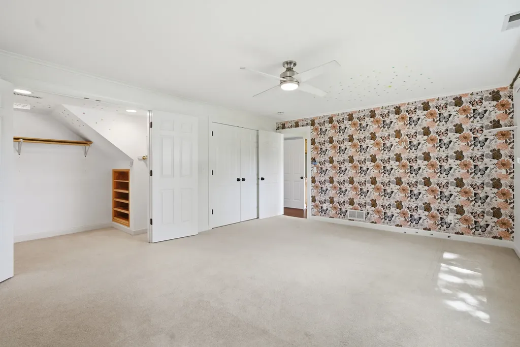 368 Hiawatha Drive Lake In The Hills IL 60156