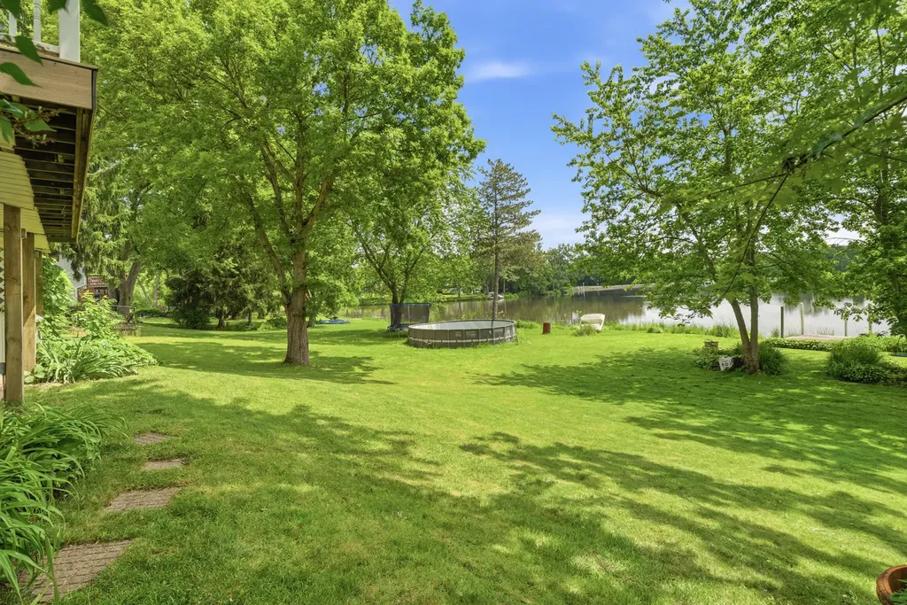 368 Hiawatha Drive Lake In The Hills IL 60156