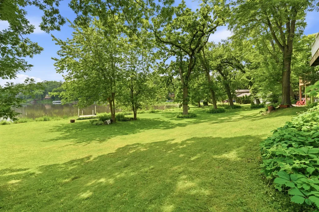 368 Hiawatha Drive Lake In The Hills IL 60156