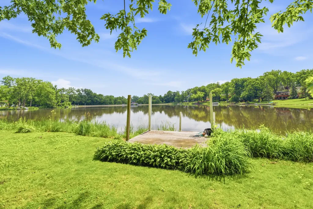 368 Hiawatha Drive Lake In The Hills IL 60156
