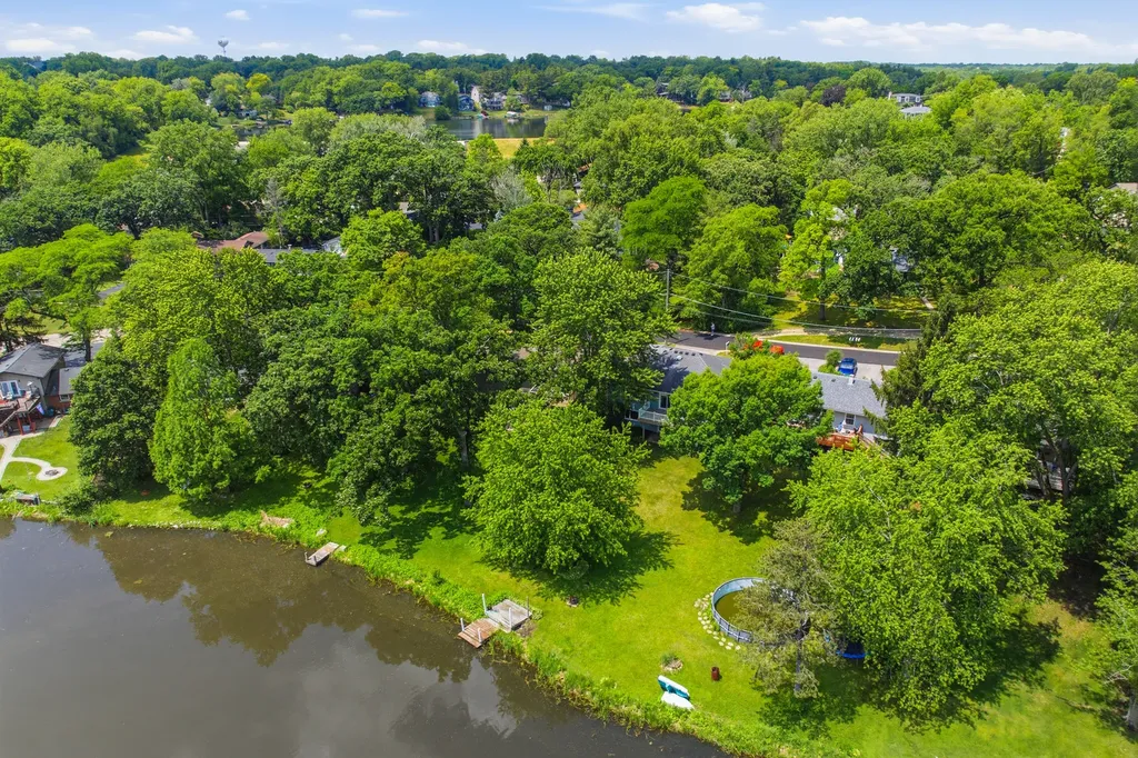 368 Hiawatha Drive Lake In The Hills IL 60156