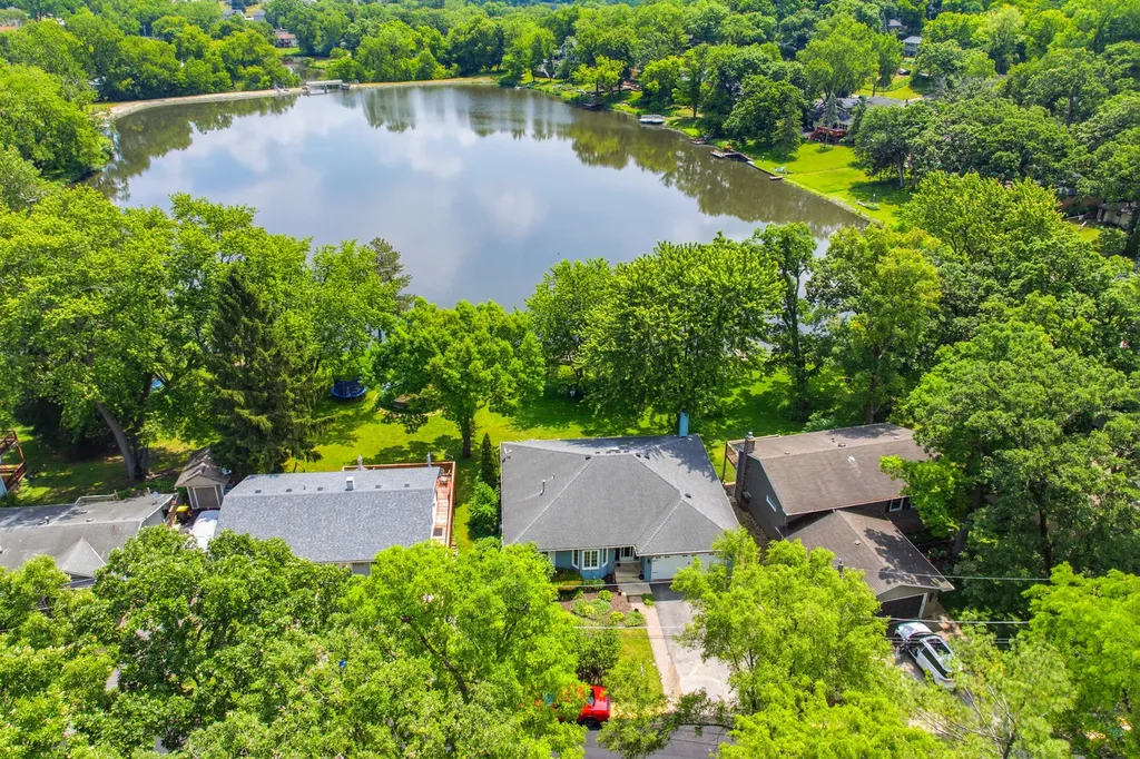 368 Hiawatha Drive Lake In The Hills IL 60156