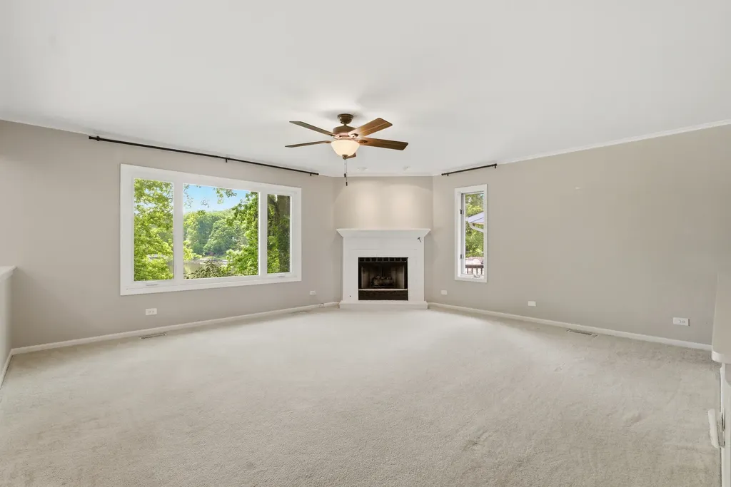 368 Hiawatha Drive Lake In The Hills IL 60156