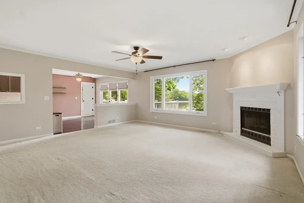 368 Hiawatha Drive Lake In The Hills IL 60156