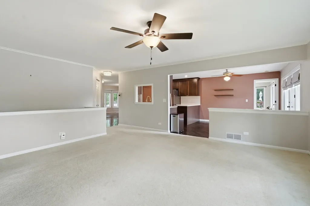 368 Hiawatha Drive Lake In The Hills IL 60156