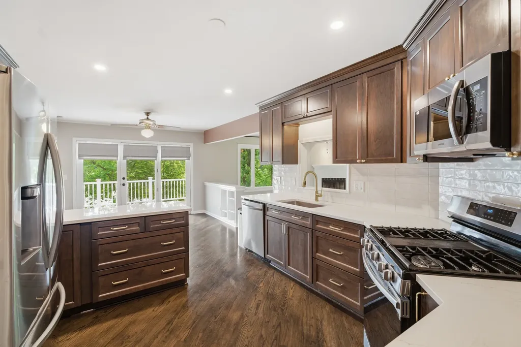 368 Hiawatha Drive Lake In The Hills IL 60156