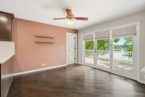 368 Hiawatha Drive Lake In The Hills IL 60156