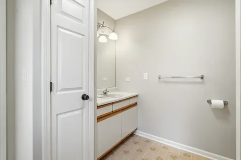 368 Hiawatha Drive Lake In The Hills IL 60156