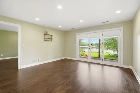 368 Hiawatha Drive Lake In The Hills IL 60156