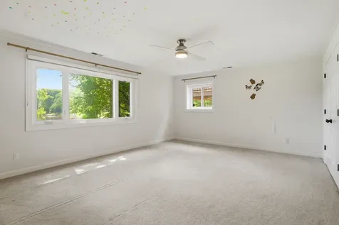 368 Hiawatha Drive Lake In The Hills IL 60156