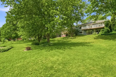 368 Hiawatha Drive Lake In The Hills IL 60156