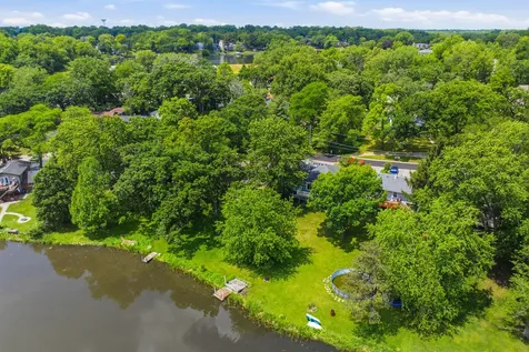 368 Hiawatha Drive Lake In The Hills IL 60156