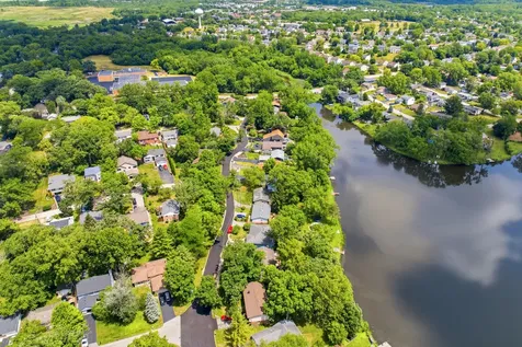 368 Hiawatha Drive Lake In The Hills IL 60156