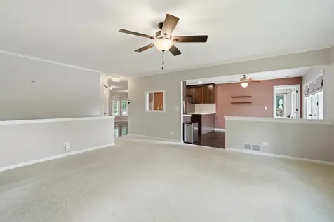 368 Hiawatha Drive Lake In The Hills IL 60156
