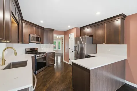 368 Hiawatha Drive Lake In The Hills IL 60156