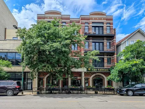 2942 North Lincoln Avenue Chicago IL 60657