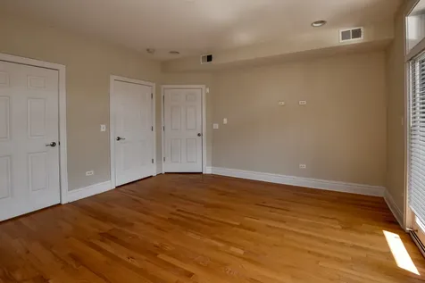 2942 North Lincoln Avenue Chicago IL 60657