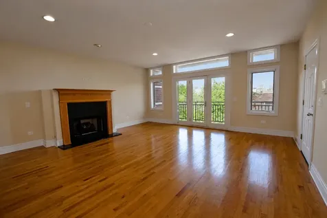 2942 North Lincoln Avenue Chicago IL 60657