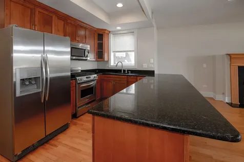 2942 North Lincoln Avenue Chicago IL 60657