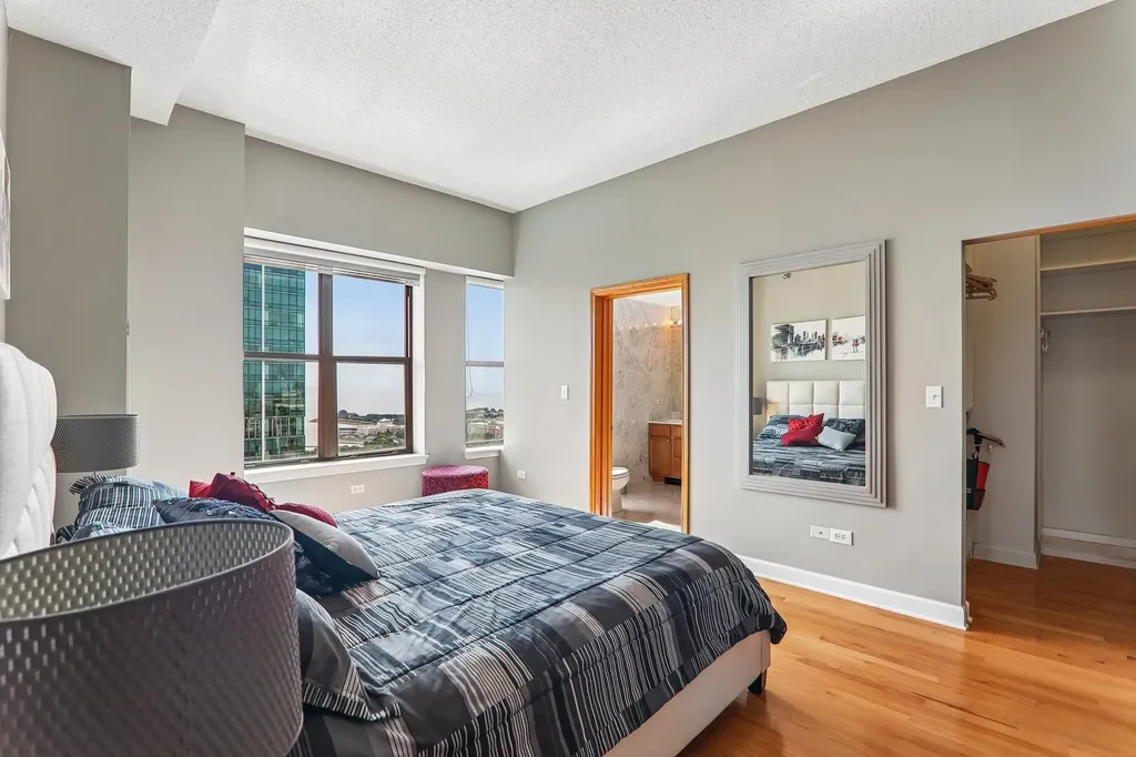41 East 8th Street Chicago IL 60605