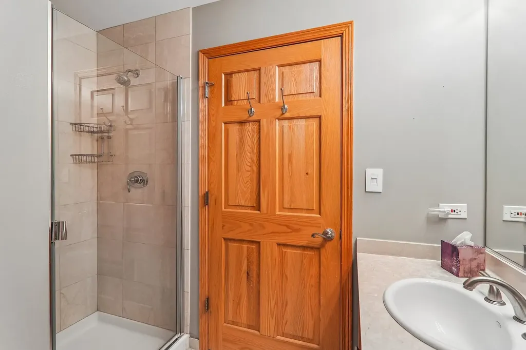 41 East 8th Street Chicago IL 60605