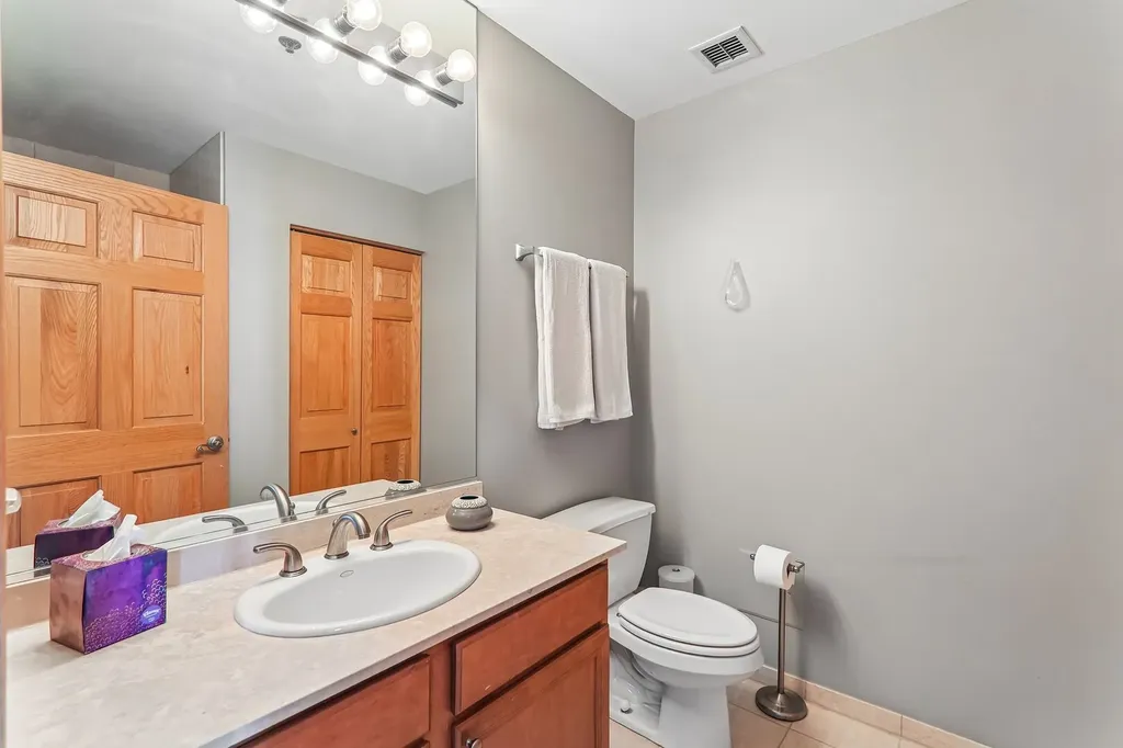 41 East 8th Street Chicago IL 60605