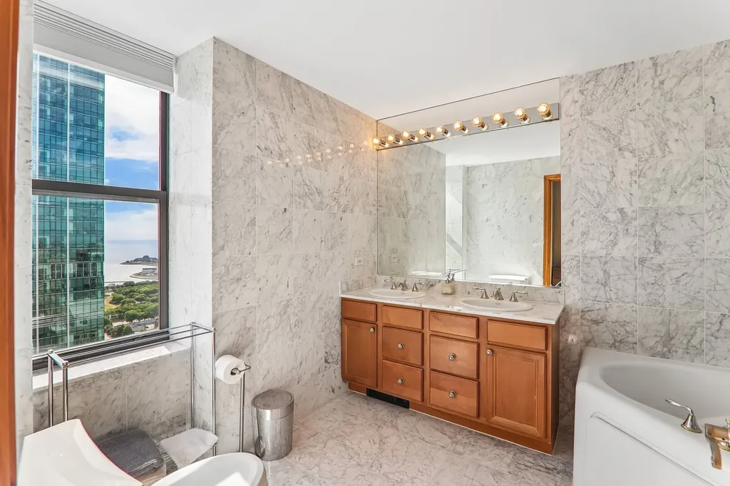 41 East 8th Street Chicago IL 60605